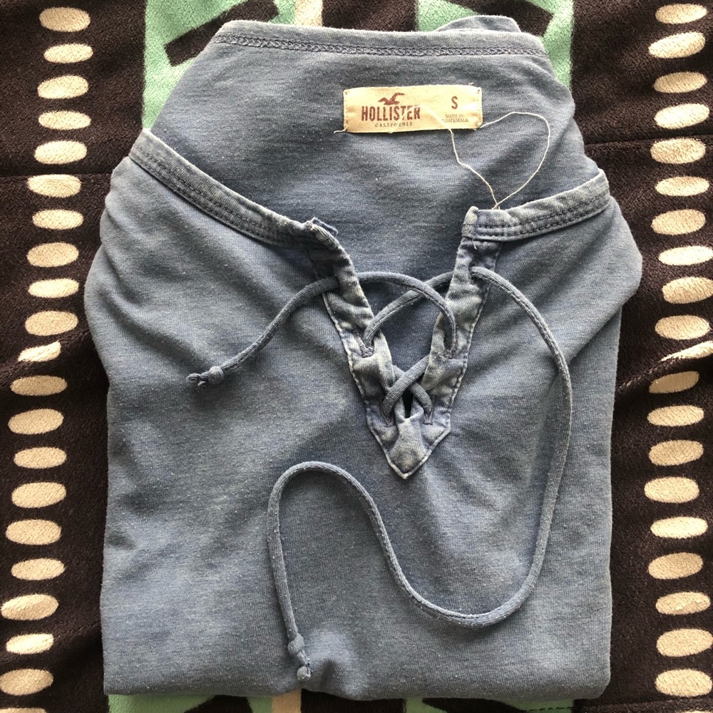 LIGHT BLUE HOLLISTER TOP